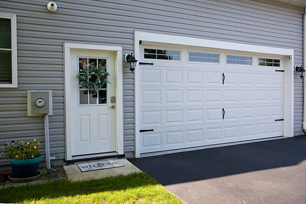 24/7 Emergency Garage Door Installation experts in Tonganoxie, KS